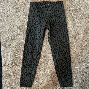 Old Navy Active Elevate Legging Olive and Black Size L